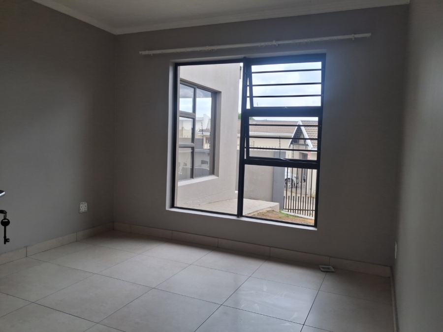 To Let 3 Bedroom Property for Rent in Hillside Free State